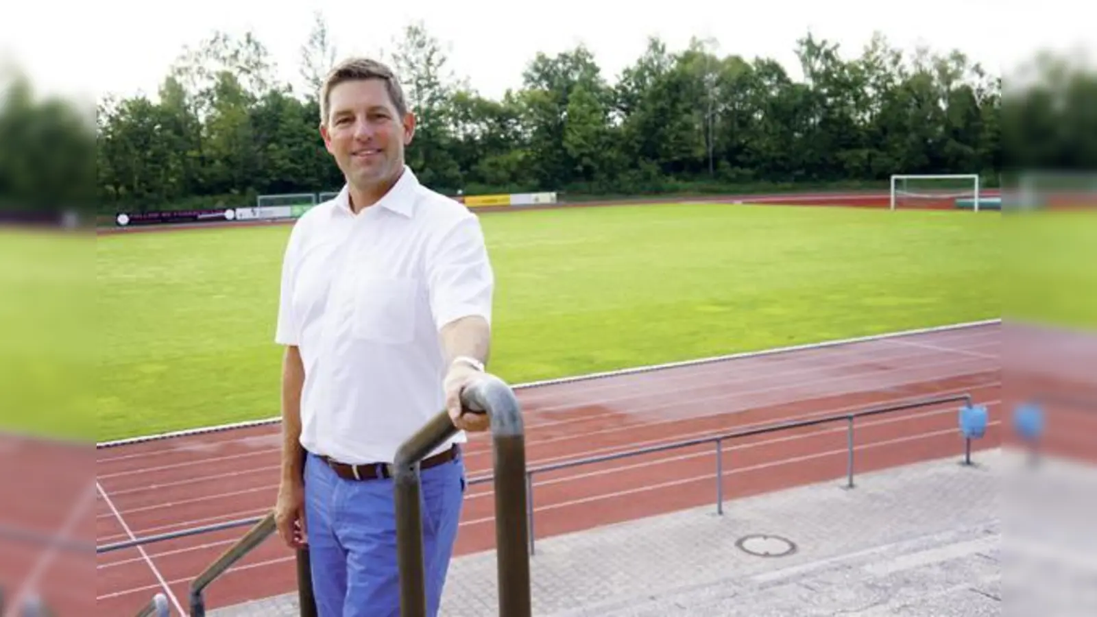 Bürgermeister Ullrich Sander freut sich schon sehr auf den Ethio Cup, der vom 30. Juli bis zum 2. August im Sportpark in Taufkirchen stattfindet. 	 (Foto: hw)