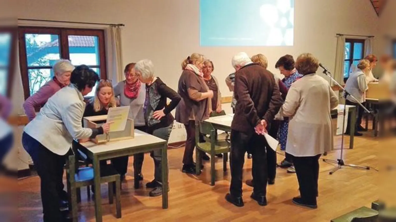 Wie nimmt ein an Demenz erkrankter Mensch seine Umwelt wahr? Der Demenzparcours bietet an verschiedenen Stationen Einblicke in verschiedene Alltagssituationen. 	 (Foto: VA)