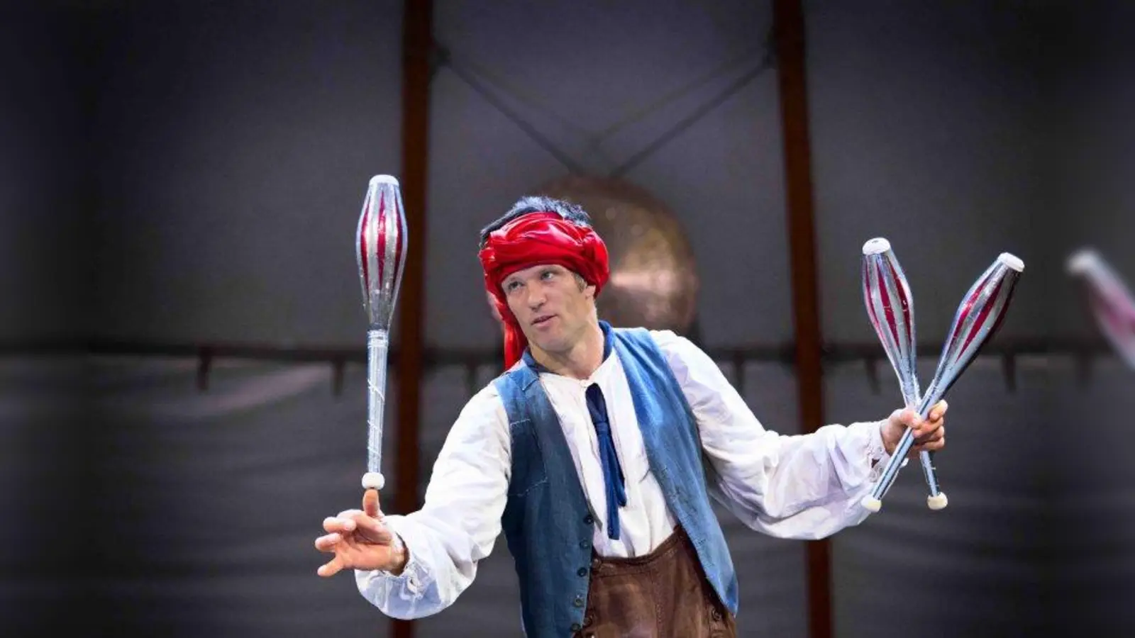 Das Märchen „Vom Fischer und seiner Frau” zeigt das Akrobatik-Duo Nicole et Martin am Donnerstag, 14. Juli. (Foto: Luigi Sergio Tenani)