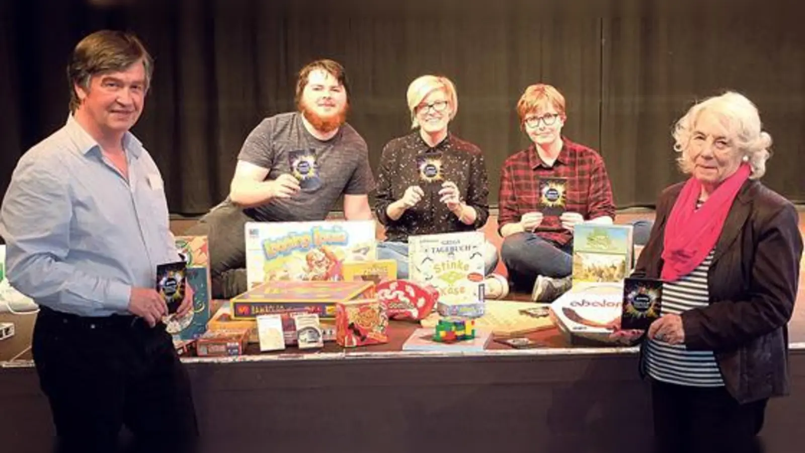 Spieleleiter und ehrenamtliche Helfer (v.l.n.r. Rudolf Gebhardt, Thomas Bruckner, Nadja Geisberger (Projektleitung), Johanna Baum, Lotte Elenz).	 (Foto: VA)