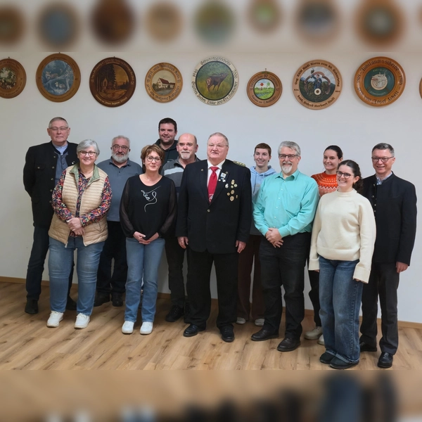 Alfred Reiner, Sylvia Aschbichler, Rudi Horra, Heike Fleischhauer, Max Straucher, Sepp Gibis, Lenz Aschbichler, Janina Burgmair, Markus Richter, Lisa Ban, Janine Richter, Wolfgang Hörl (v. l.) (Foto: Frei-Glück Schwabhausen)