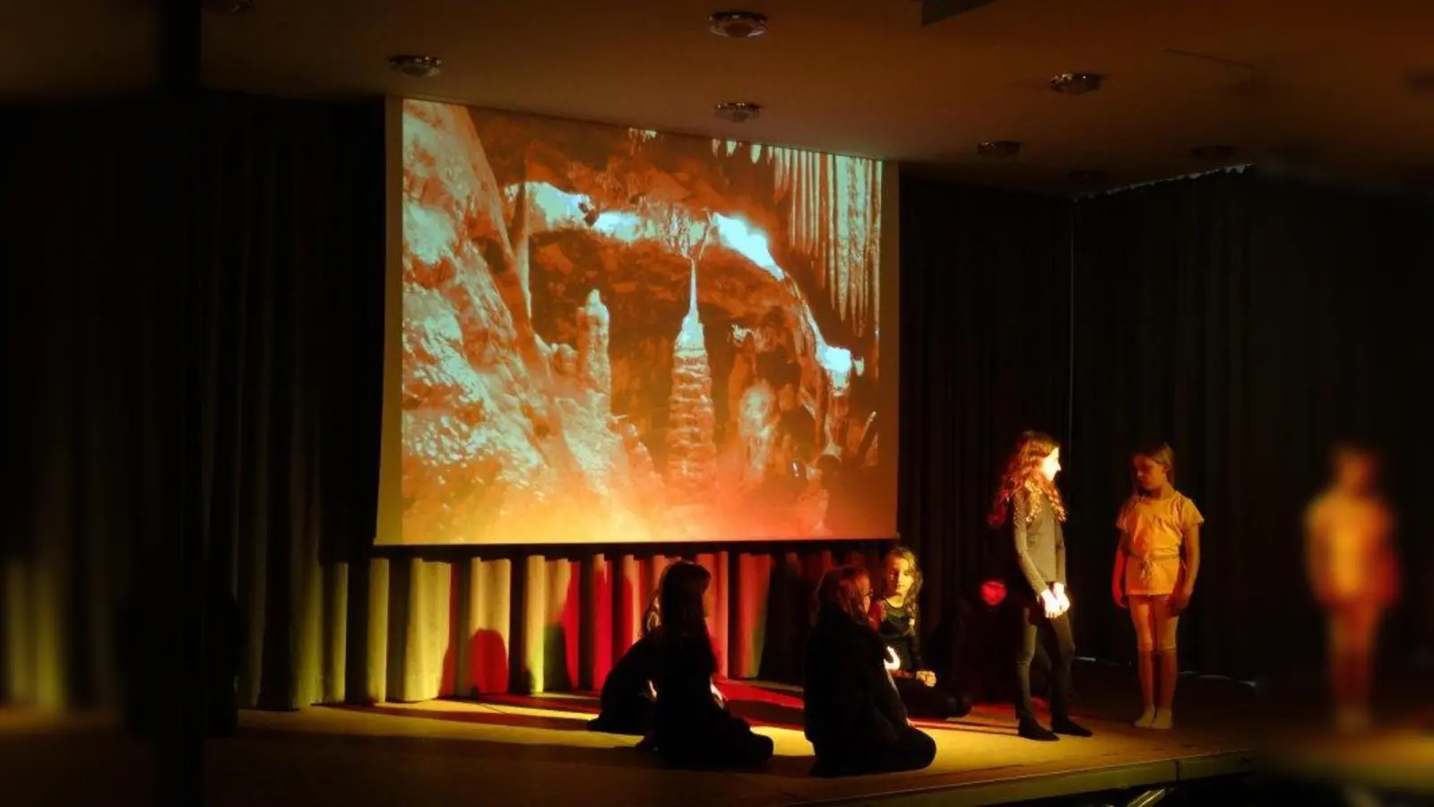 Unter der Leitung von Friederike Furkel präsentierte die Theater AG der Grundschule an der Fürstenrieder Straße ihr zweites Theaterstück. (Foto: pi)