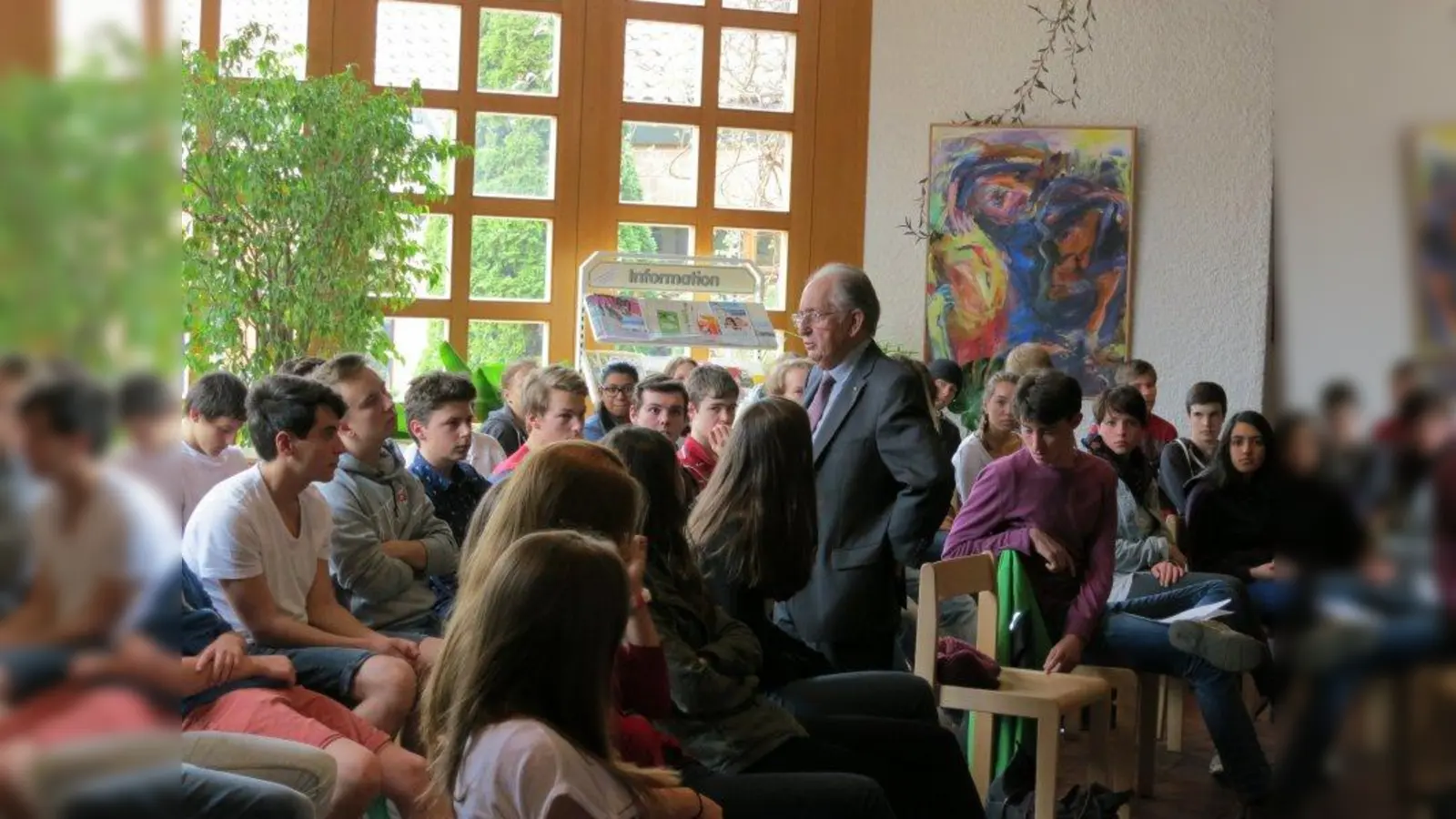 Abba Naor überlebte den Holocaust. Heute reist er regelmäßig von Israel nach Deutschland, um Schülern von seinem Leidensweg zu berichten. (Foto: pi)