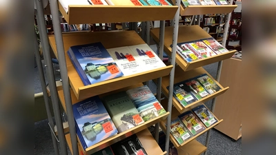 Die Münchner Stadtbibliothek hat zum Wochenbeginn einige ihre Standorte wieder geöffnet - natürlich unter strengen Hygiene-Auflagen. (Foto: Daniel Mielcarek)