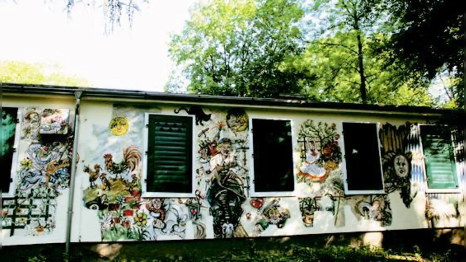 Die Mauern der Häuser im Oberföhringer Bürgerpark könnten so manche Geschichte erzählen.	 (Foto: VA)