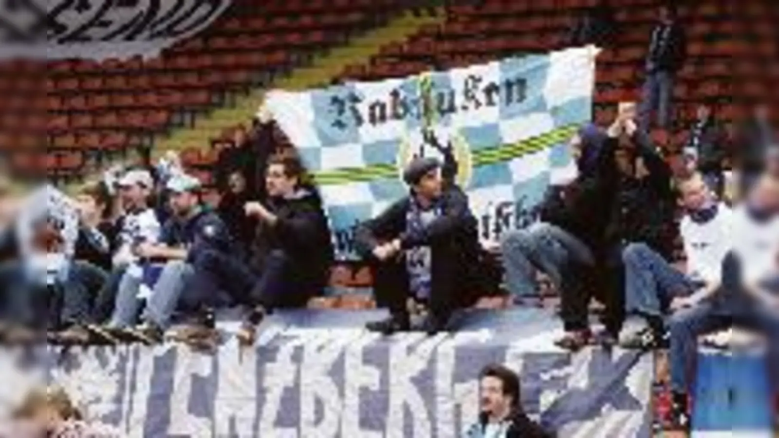 10.000 bis 12.000 Zuschauer dürften am Samstag die Tribünen des Löwen-Stadions bevölkern  und somit Giesings Boden einmal mehr zum Beben  (Foto: Max Hägler)