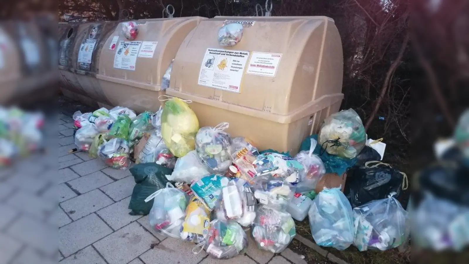 Volle Container, rücksichtslose Bürger: Wenn beide aufeinandertreffen, sieht es an Wertstoffinseln manchmal so aus wie hier in Laim. (Foto: job)