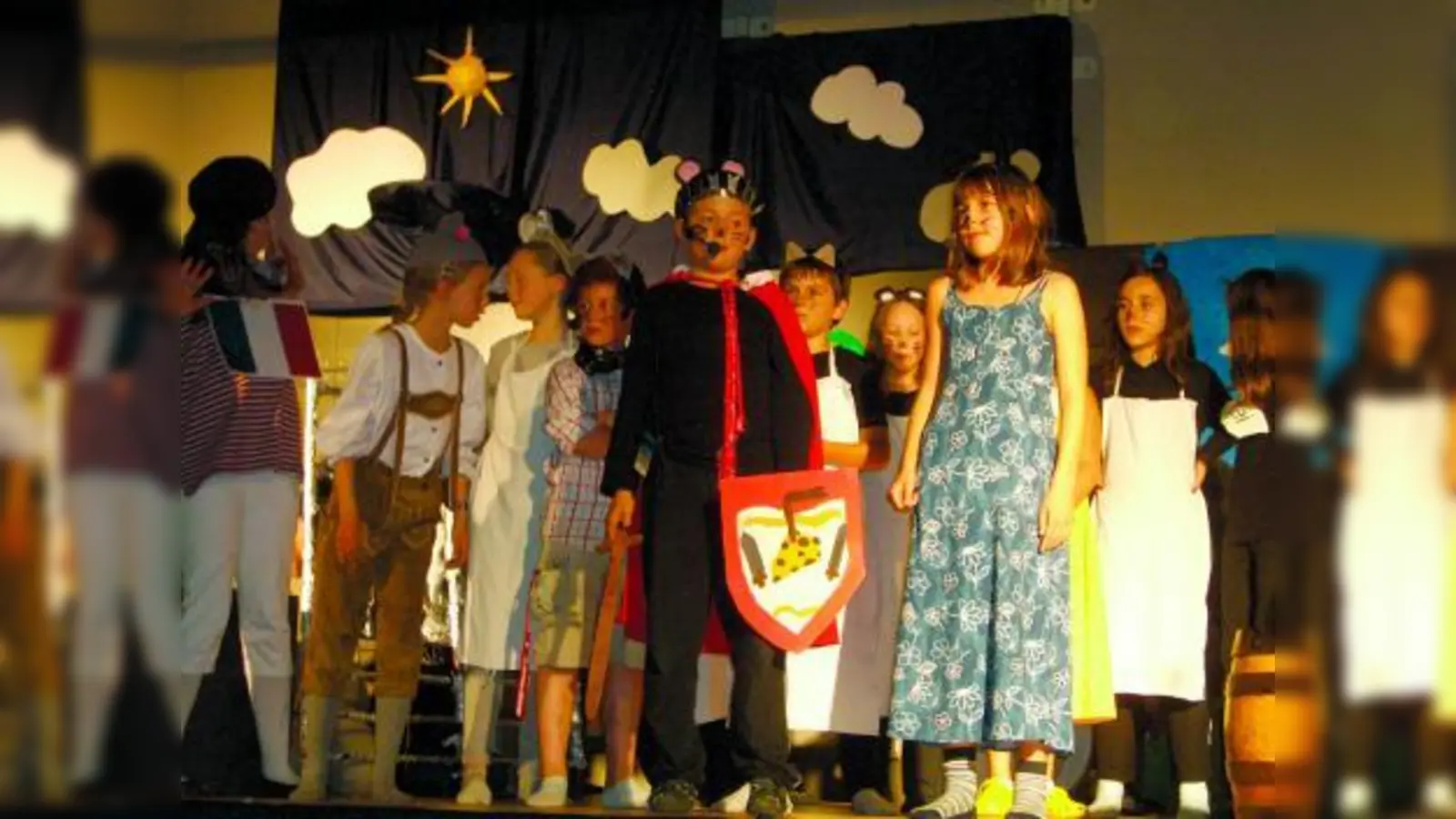 Ende gut, alles gut in Käsien, dem Königreich von Käsekönig Kurt. Über 100 Schüler und Lehrer wirkten bei der Musical-Produktion mit. (Foto: pi)