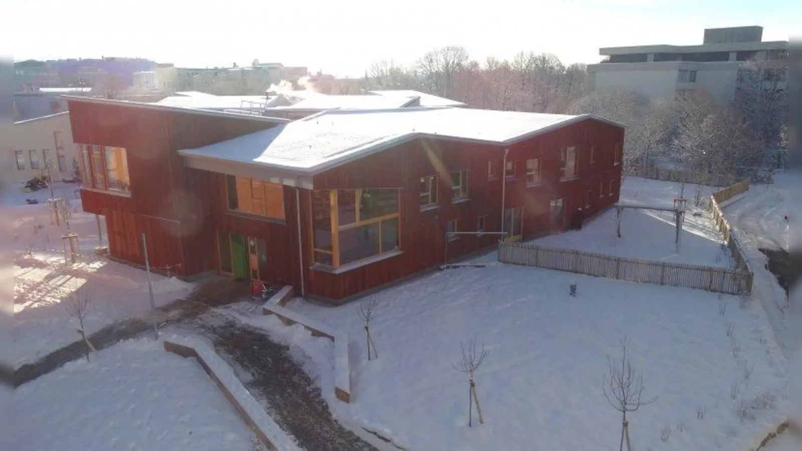 Das Kinderhaus: Hier sind zwei Kindergartengruppen und zwei Kinderkrippengruppen untergebracht. (Foto: tab)