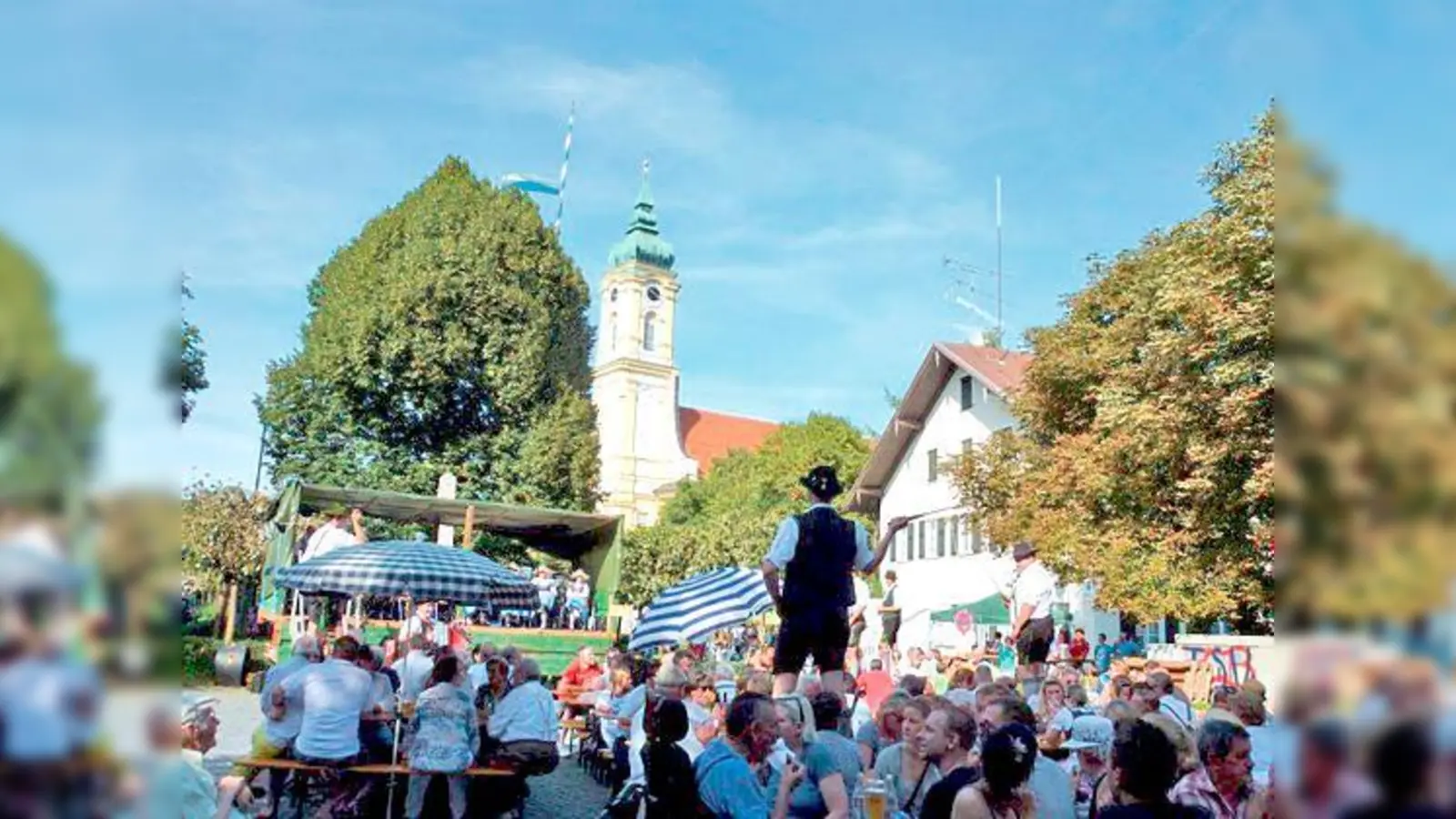Viele Besucher kamen zur diesjährigen »Perlacher Kirta« auf den Pfanzeltplatz.	 (Foto: pb)