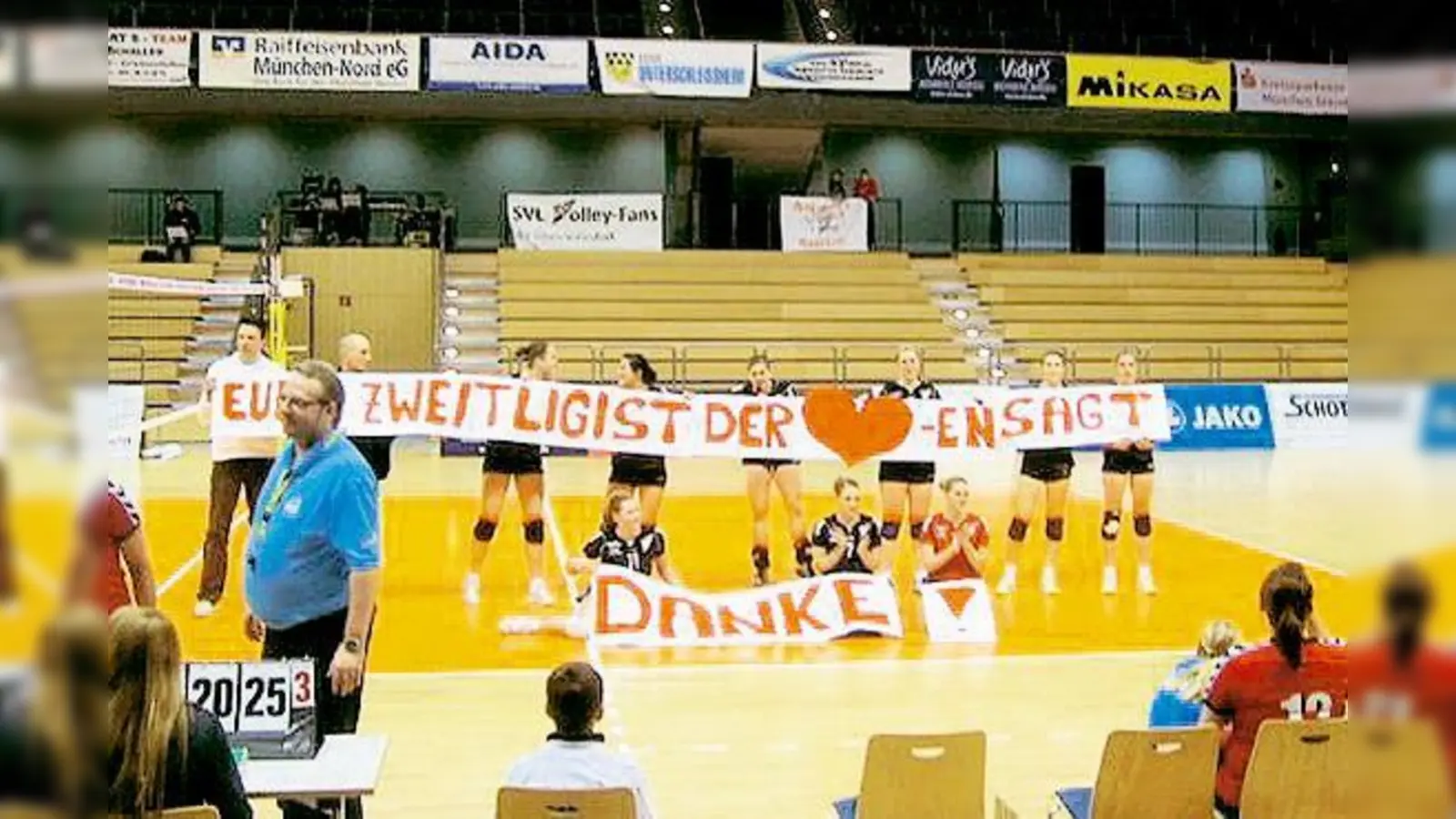 Die Lohhofer Mannschaft bedankt sich bei ihren Fans für die Unterstützung in dieser Saison.	 (Foto: SVL)