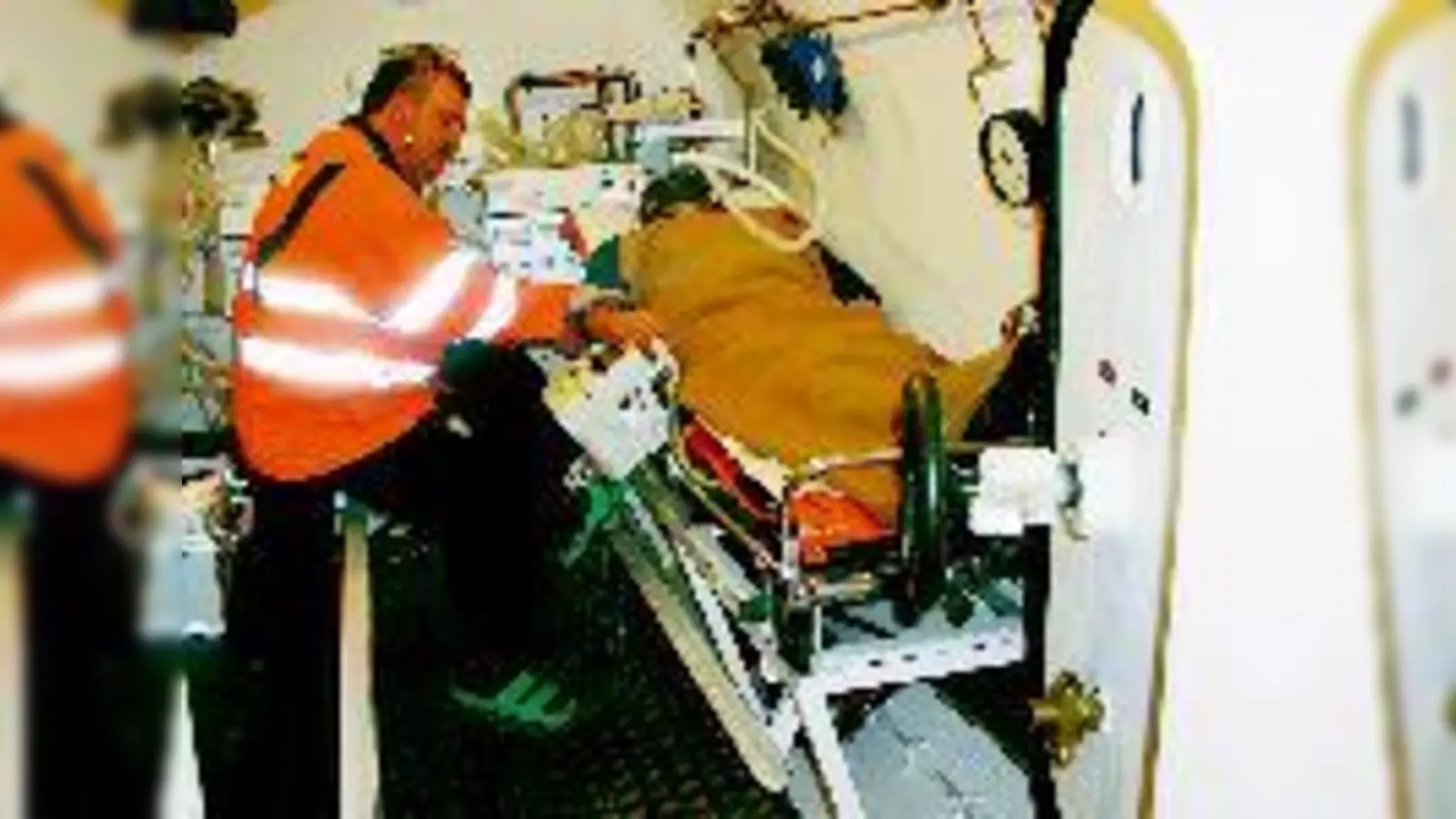 Speziell ausgebildetes Personal bedient die Druckkammer der Feuerwache Ramersdorf. 	 (Fotos: ms)