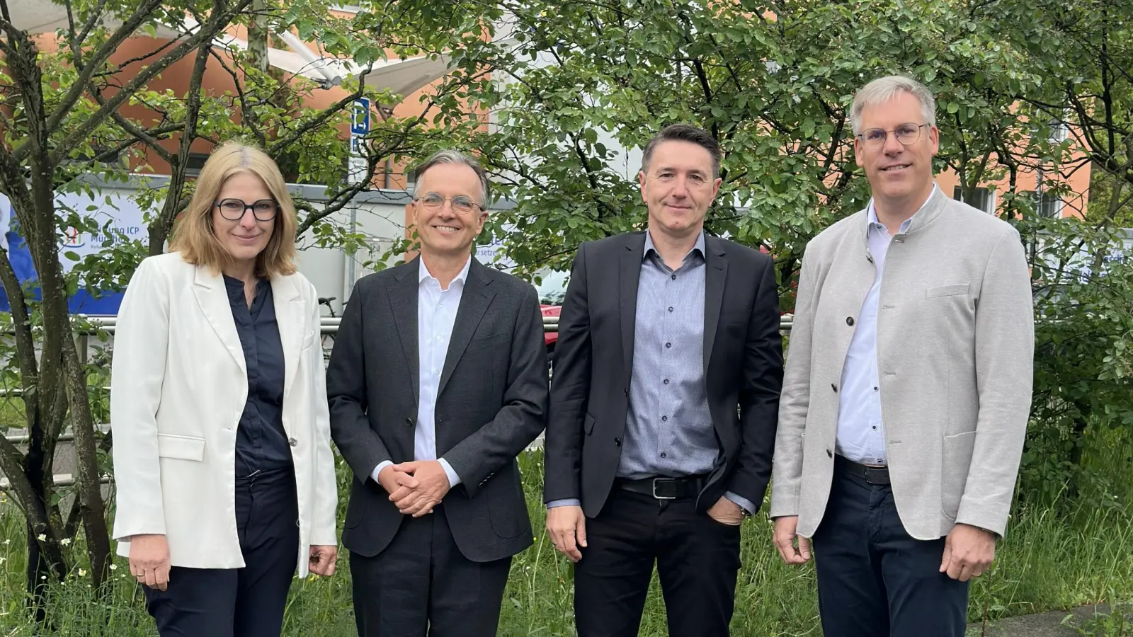 Freuen sich auf den gemeinsamen Tag (von links): Anita Mitterer (Geschäftsführerin Lebenshilfe Werkstatt GmbH), Thomas Pape (Vorstandsvorsitzender Stiftung ICP München), Predrag Savic (Münchenstift GmbH - Prokurist und Hausleitung St. Josef) und Matthias Heinau (Geschäftsführer Lebenshilfe Werkstatt GmbH). (Foto: ICP)