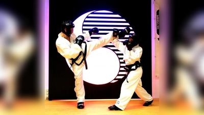 Freikampf von DAN Trägern mit leichtem Kontakt und Schutzausrüstung (Foto: TWIN Taekwondo)