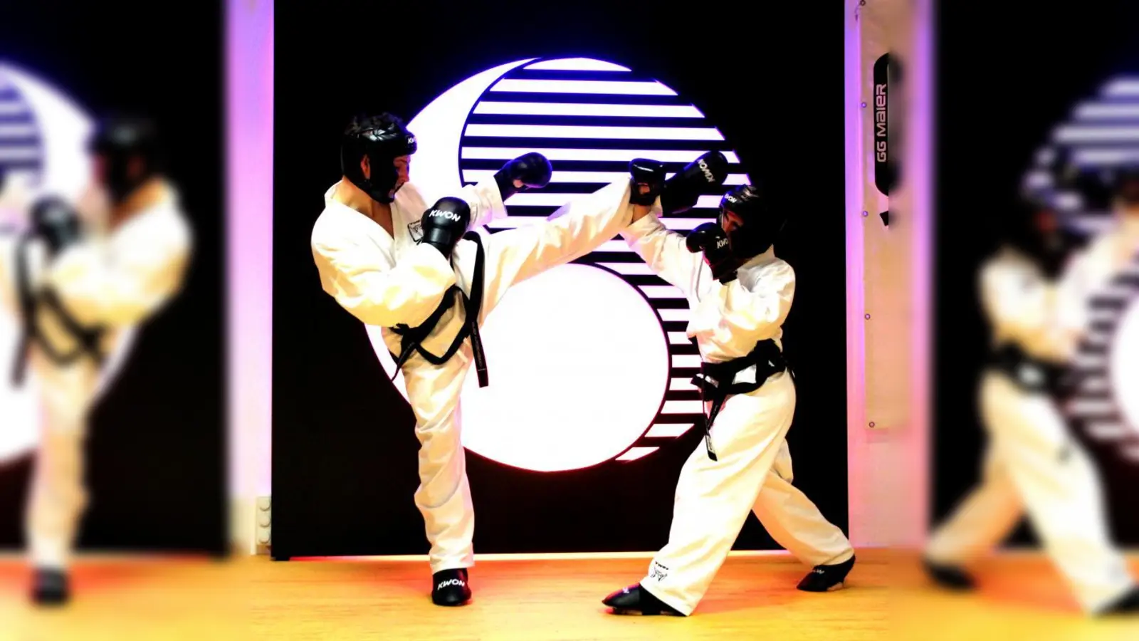 Freikampf von DAN Trägern mit leichtem Kontakt und Schutzausrüstung (Foto: TWIN Taekwondo)