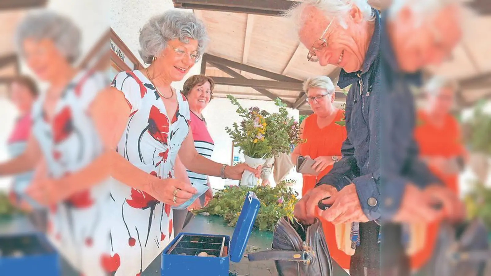 Der Verkauf der zuvor geweihten Kräuterbuschen gehört an Maria Himmelfahrt zur Tradition.	 (Foto: VA)