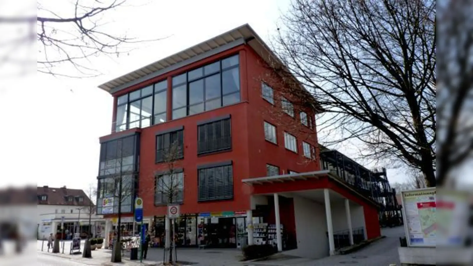 Die Gemeinde Neufahrn ist nach wie vor »haushaltsfrei«, darf also eigentlich keinerlei Aufträge vergeben. Es fehlen noch immer 70.000 Euro für den ausgeglichenen Haushalt.	 (Foto: bb)