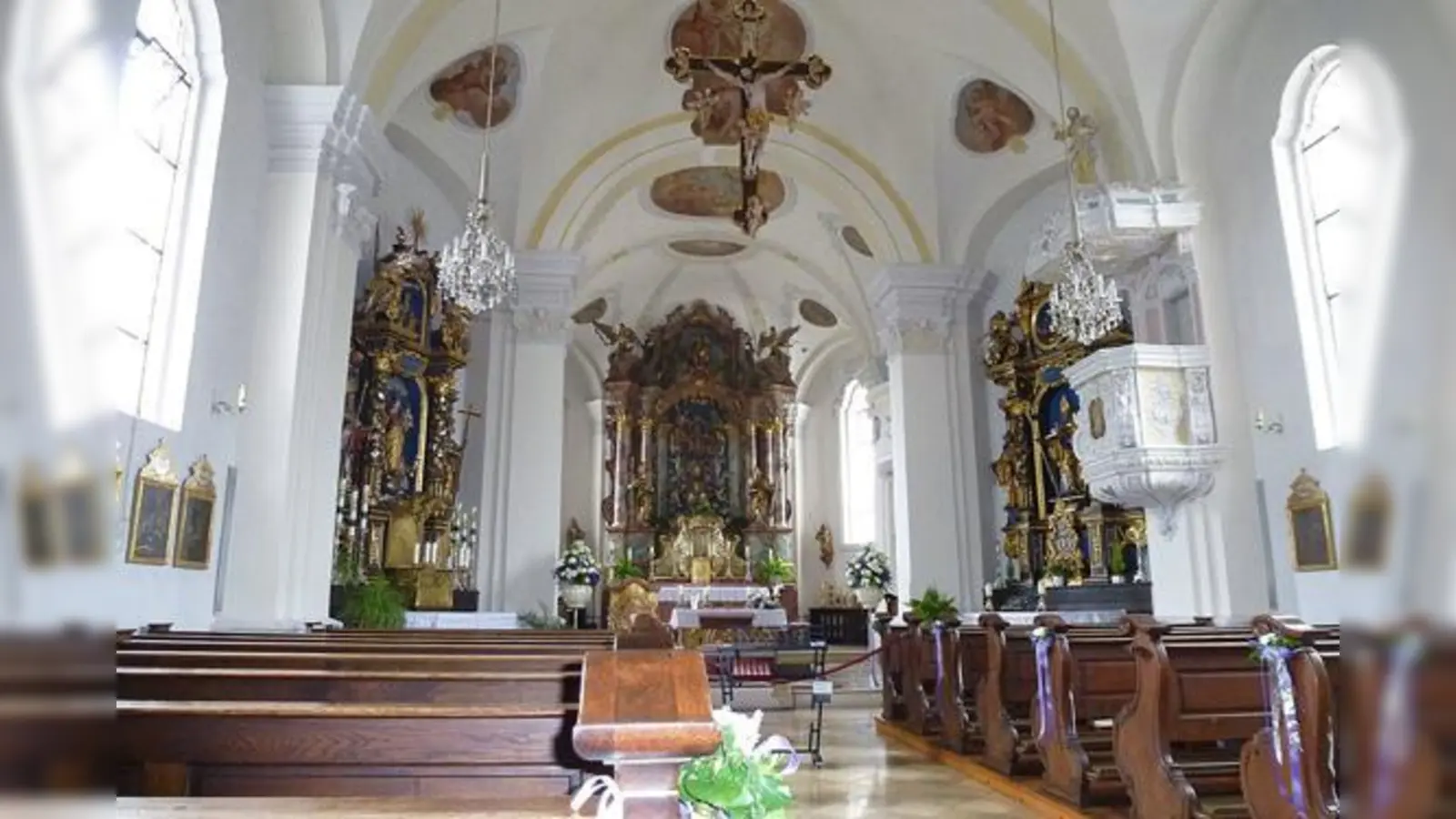 Die Barockkirche St. Valentin bietet den idealen Rahmen, um sich mit adventlicher Musik auf die Weihnachtszeit einzustimmen.  (Foto: Bayreuth2009, CC BY 3.0)