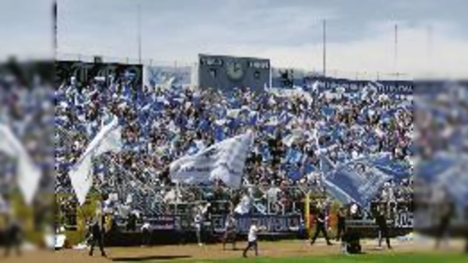 Bilder, die die Herzen aller Löwenfans höher schlagen lassen: 12.600 Fans demonstrierten am Samstag für den Erhalt des Sechzger Stadions.  (Fotos: Haarhaus)