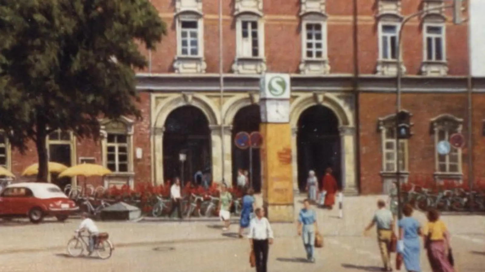 Der Pasinger Bahnhof im alten Look in den 80iger Jahren. (Foto: A.Baumbach)