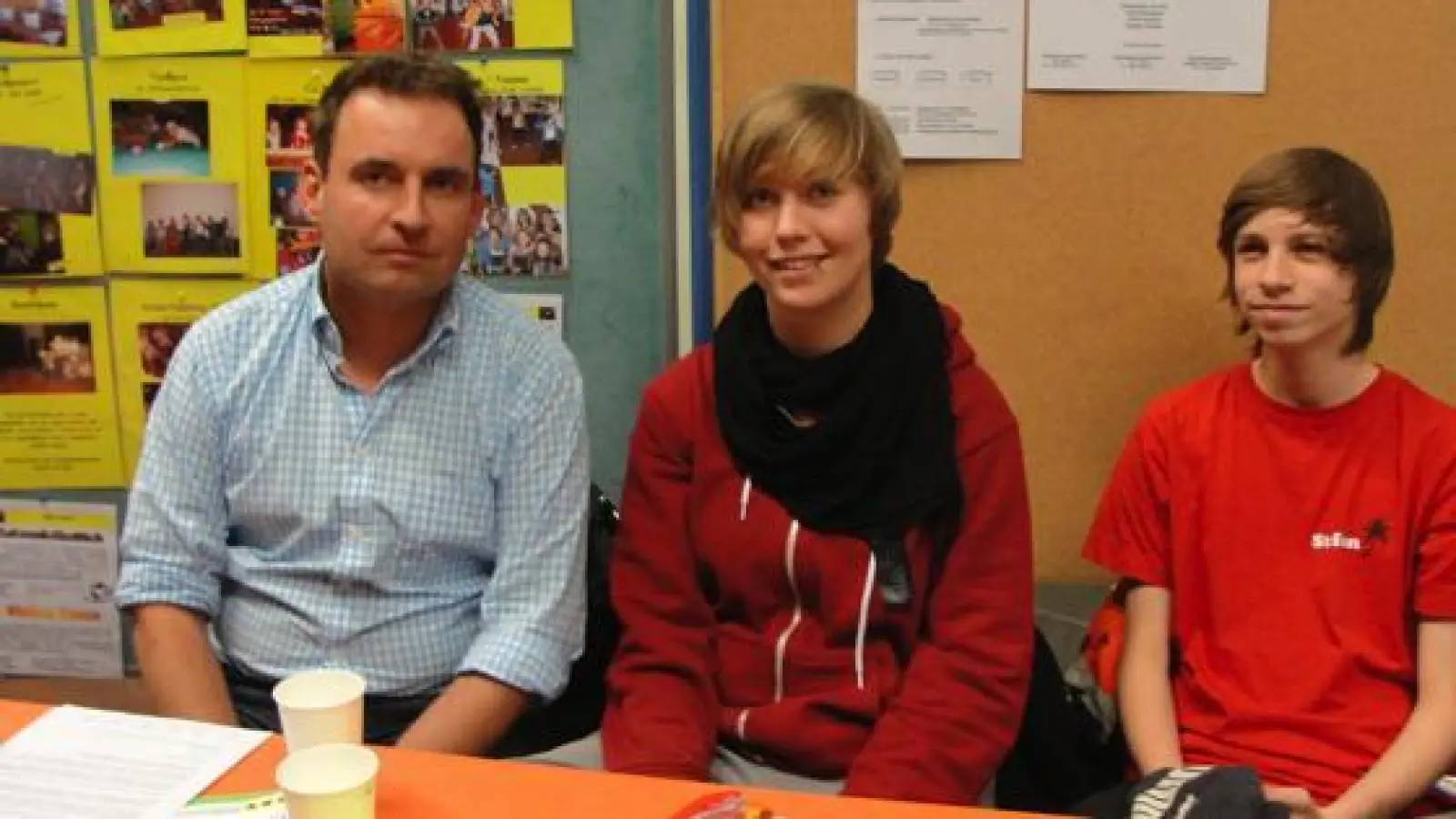 Auch die Jugend war vertreten: am Stand des JUZ Kirchheim warben Leiter Alexander Tilker (links) mit Schülern für ehrenamtliches Engagement.	 (Foto: cs)