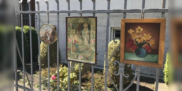 Bei den Hofflohmärkten werden Hinterhöfe zur Bühne für die Schätze, die ihren Besitzer wechseln sollen.  (Archivbild: hw)