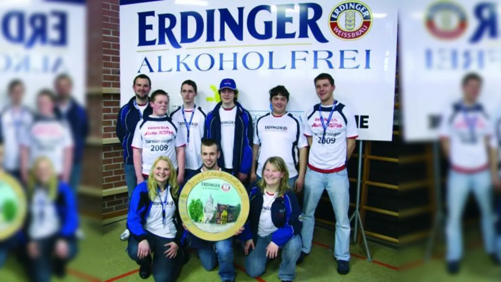 Das Team der FSG „Der Bund“ (v.l.) Stefan Reichhuber, Franziska Schiller, Simone Kahl, Tobias Schrenk, Sebastian Kölbl, Florian Losch und Christian Kuß. Stephan Endres (r.) ist als Betreuer der Mannschaft nicht wegzudenken. (Foto: pi)