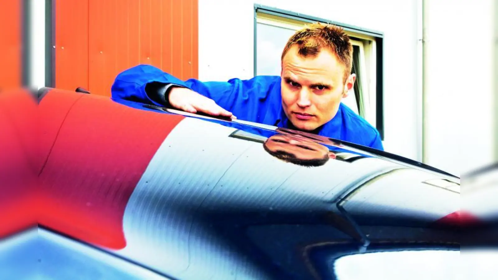 Foto: Ob ein Auto lackiert oder foliert ist, ist für den Laien oft nur schwer zu erkennen. (Foto: fotolia/ runzelkorn)