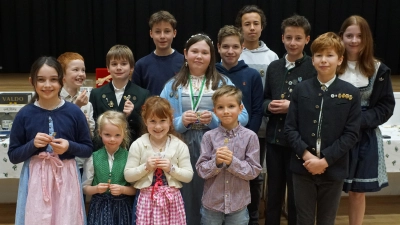 Freuten sich über ihre Leistungen: die Jungschützen der VSG-Pöcking mit ihren Ehrennadeln. (Foto: VSG-Pöcking)