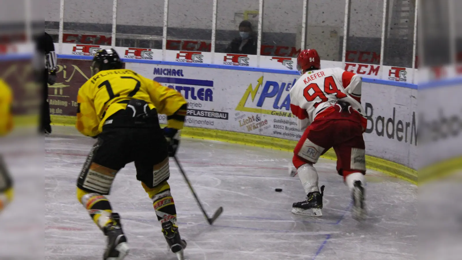 Starke Leistung: Stürmer Raphael Kaefer (# 94) beim Testspiel in Bad Aibling (6:3), der wie auch Philipp Quinlan drei Tore in den ersten beiden Vorbereitungspartien erzielte. (Foto: smg )