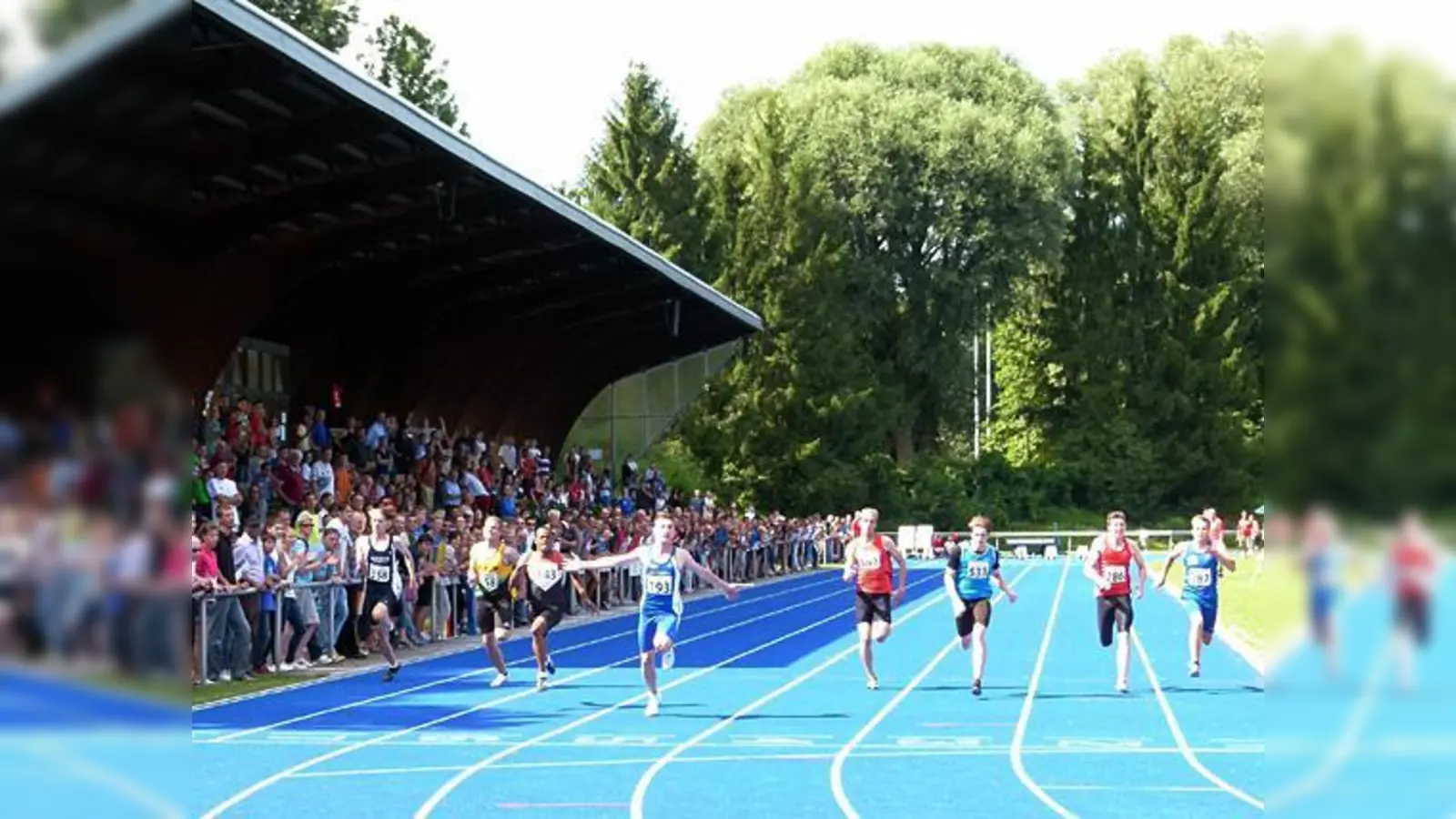Herausragend war die Leistung des 16-jährigen Dimitri Antonov aus Fürth über 100 Meter. Mit 10,90 Sekunden war er auf der neuen blauen Bahn schneller als die Männer. Im Finale verhinderte sein vorzeitiger Jubel sogar eine noch schnellere Zeit.  (Foto: bb)