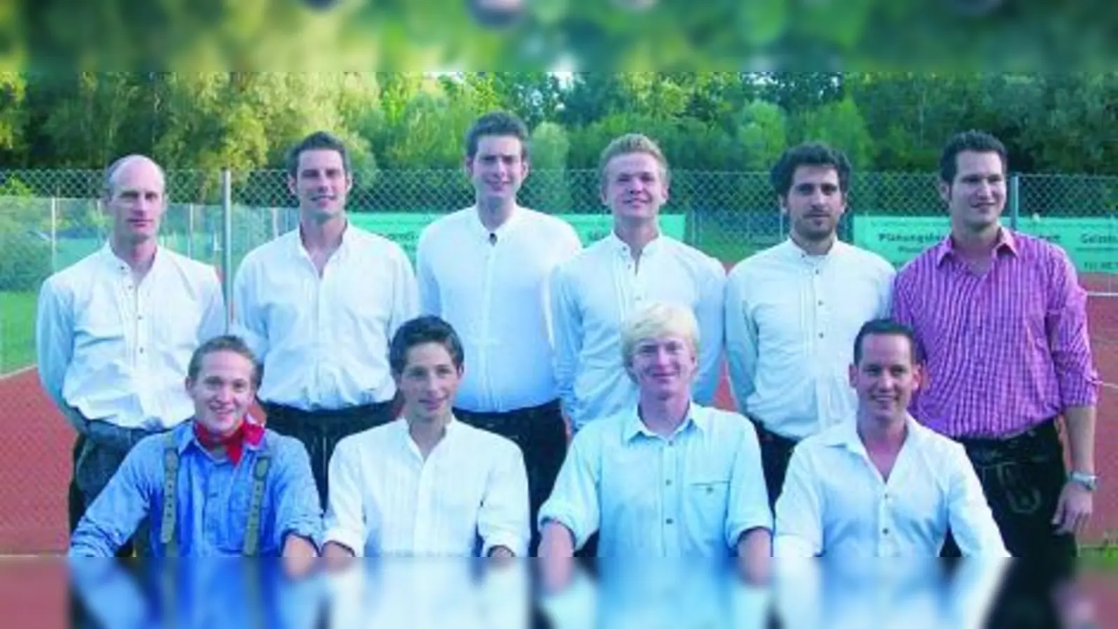 Freuen sich über ihren Erfolg: die Spieler der Herrenmannschaft SV Lochhausen. (Foto: SV Lochhausen)