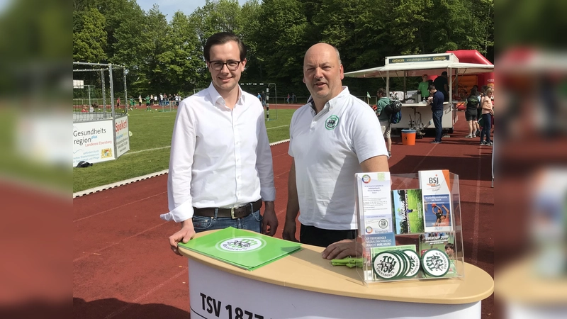Stadträte Alexander Gressierer und Martin Schedo freuen sich, dass es mit dem Waldsportpark vorwärts geht. (Foto: CSU)
