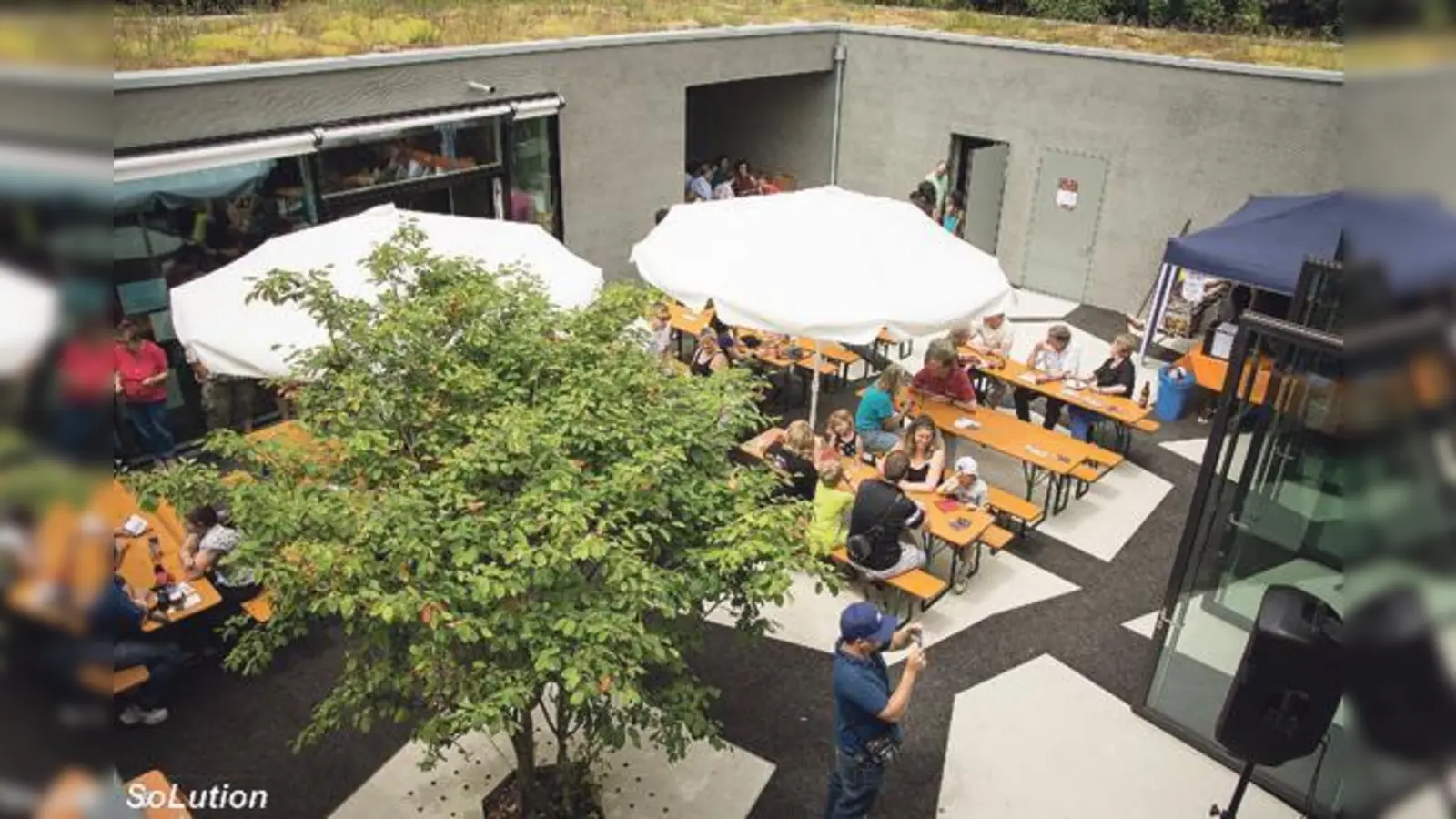 Im gemütlichen Innenhof der Feierwerk Südpolstation der Live-Musik junger Nachwuchsbands lauschen.	 (Foto: Südpolstation)