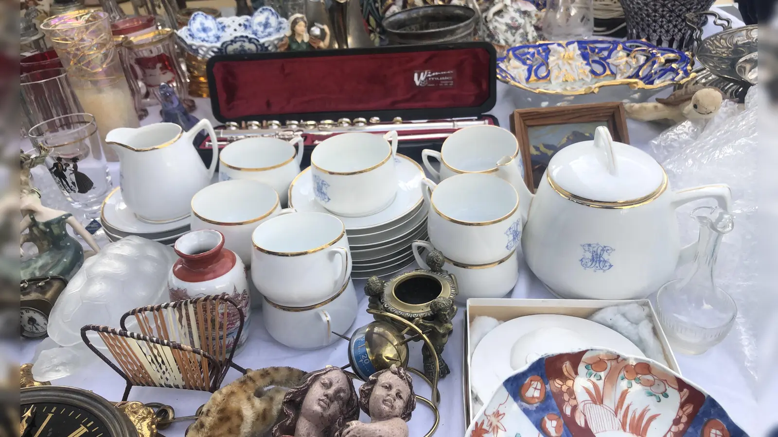 Wer alte und neue Schätze finden will, sollte den Flohmarkt des Bürgerkreises Neuperlach besuchen. (Foto: hw)