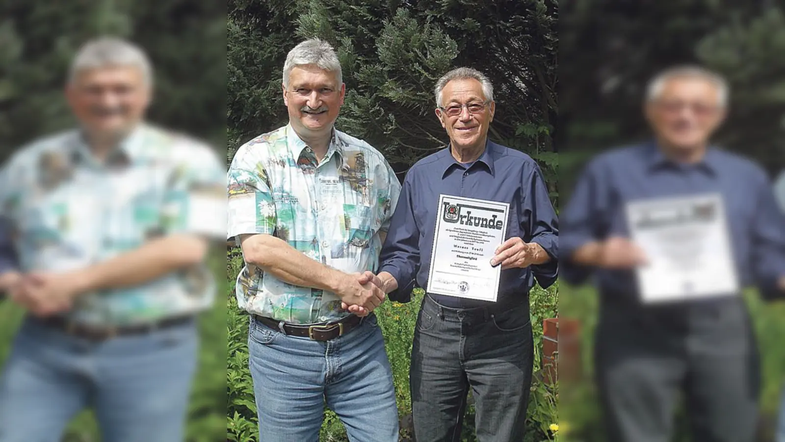 Wolfgang Asanger (l.) gratulierte Werner Teufl zur Ehrenmitgliedschaft.	 (Foto: Verein)