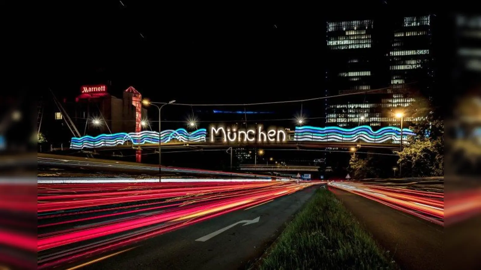 So zeigte sich die Donnersbergerbrücke während der Lichtwoche im vergangenen Jahr. (Foto: Guerrilla Lighting)