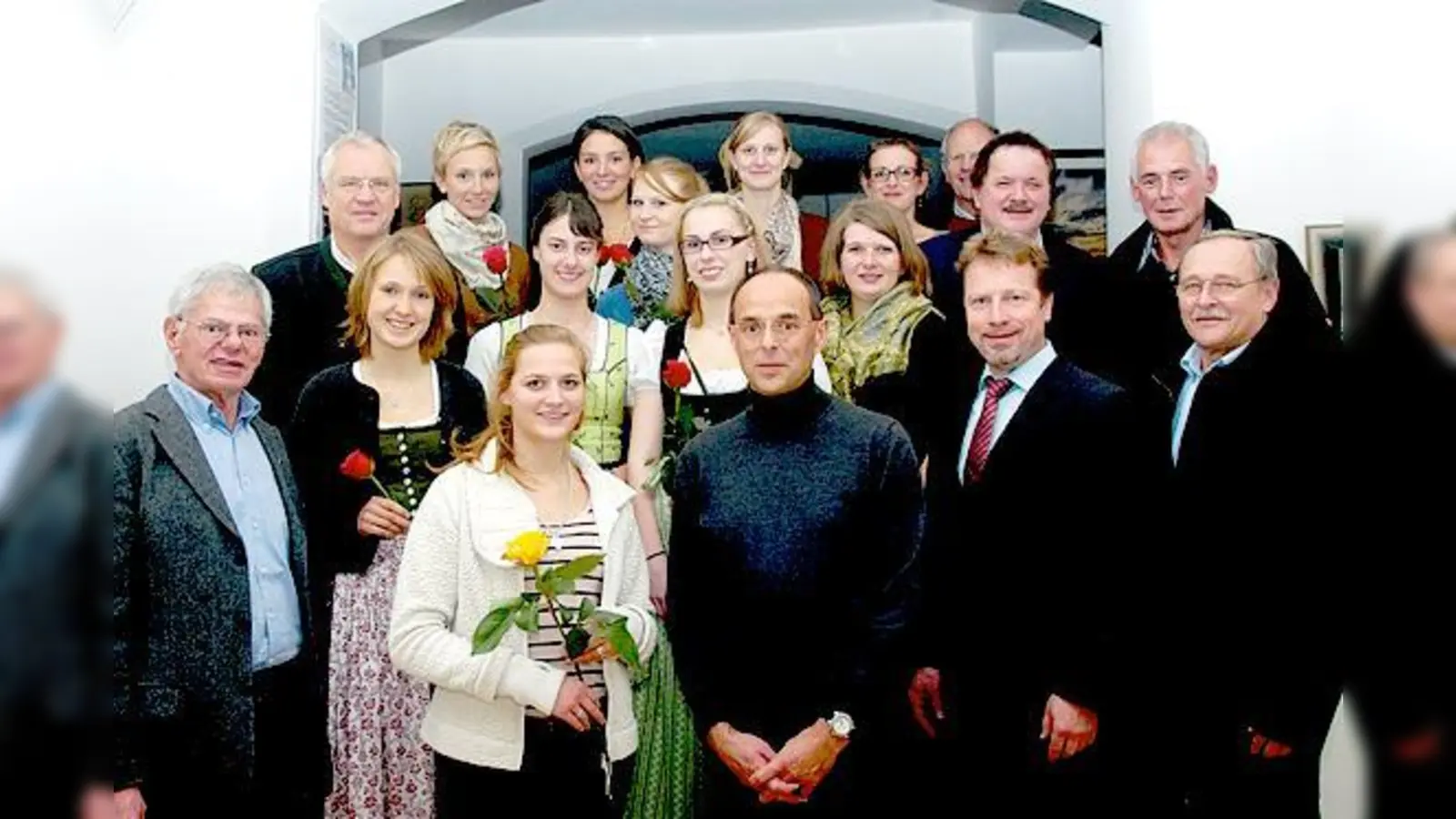 Viele Helfer machen den Ebersberger Christkindlmarkt erfolgreich. Bürgermeister Walter Brilmayer bedankte sich bei ihnen mit einem Umtrunk im Rathaus.	 (Foto: BdS)