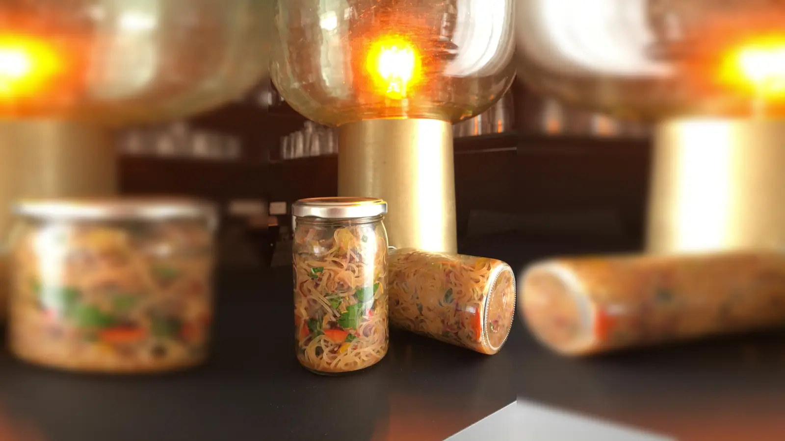 Lecker gekocht und umweltfreundlich verpackt, die Speisen aus dem Treffpunkt, der derzeit noch nicht für den Publikumsverkehr geöffnet hat.  (Foto: VA)