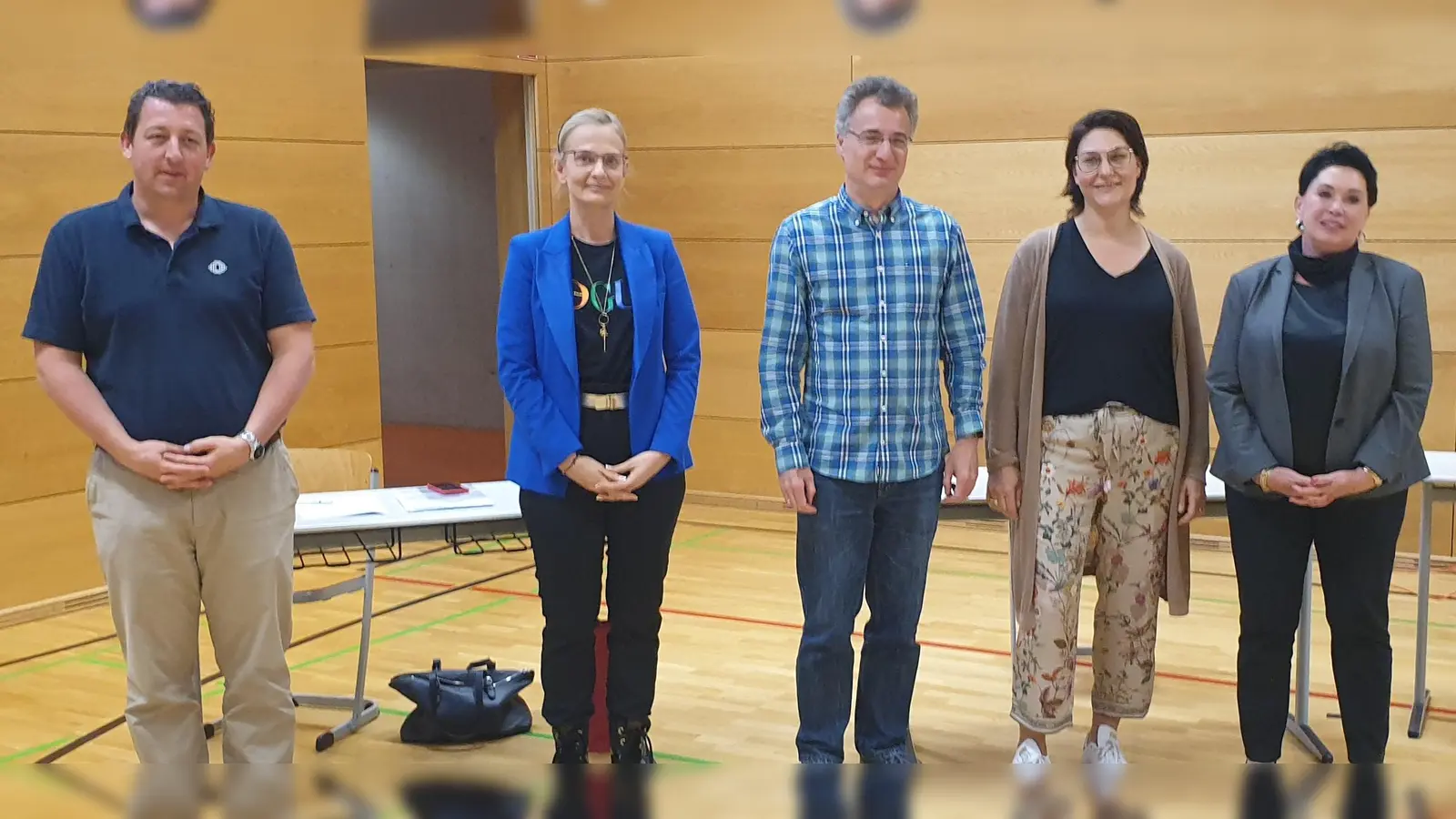 Der neue Vorstand des Fördervereins: Alexander Kulinyak, (Schatzmeister), Romy Stangl (Schriftführerin), Ralf Rusz (2. Stellv. Vorstand), Eva Burger-Möbius (1. Stellv. Vorstand) und Gitta Svoboda (Vorsitzende). (Foto: Realschule Neubiberg)