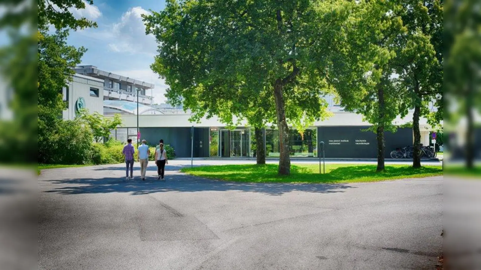 Die Ausstellung zu „100 Jahre Methoden und Forschungsschwerpunkte in Neurobiologie und Psychatrie” ist im Foyer des Martinsrieder Instituts zu sehen. (Foto: Robert Schorner)