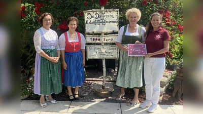 Mit dem Verkauf von Kaffee und Kuchen konnten die Dorffrauen eine unglaubliche Summe für die Stiftung sammeln. (Foto: Stiftung Ambulantes Kinderhospiz München)