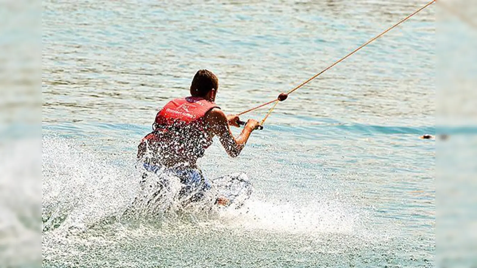 Das »Wakeboarden« sorgt im Sommerferienprogramm für den Adrenalinkick.  	 (Foto: Anja Mayerhofer)