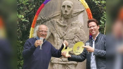Mario Nieddu (links) und Peter Denkscherz feierten mit dem Sardischen Krieger 40. Geburtstag. (Foto: pr)