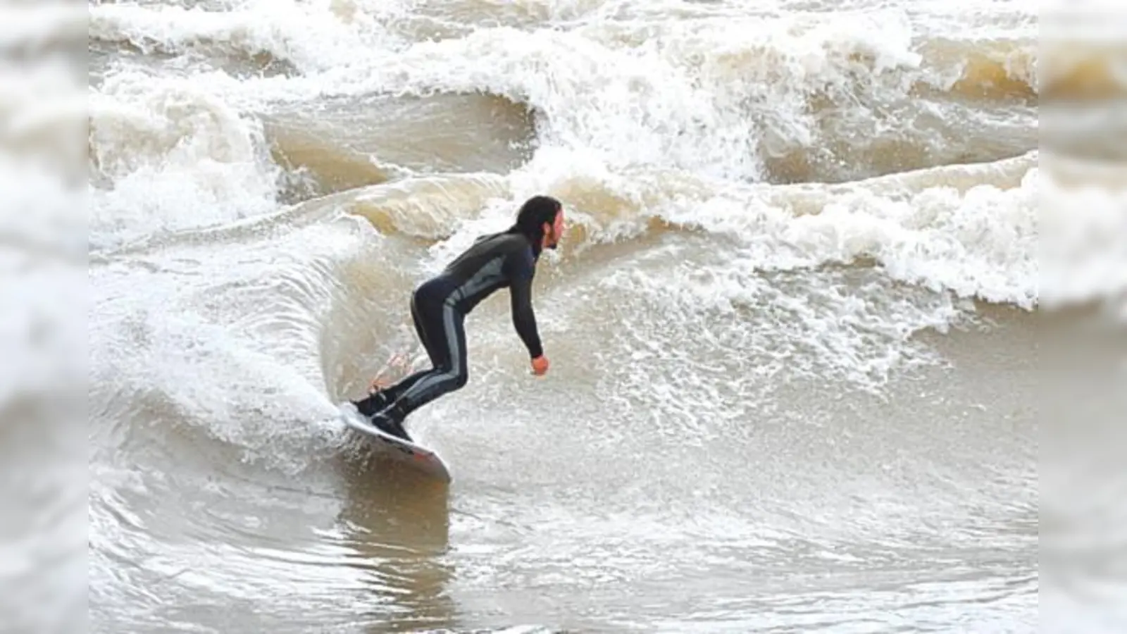 Münchner Surfer sind für Isarrenaturierung  und wollen Reichenbachwelle erhalten.  (Foto: P. Offermanns)