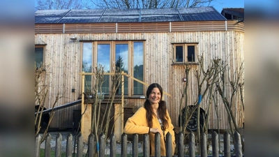 Klein, aber mein: die bekannte Jodellehrerin Barbara Lexa lebt in einem Haus mit 31 Quadratmetern. (Foto: Hauck)