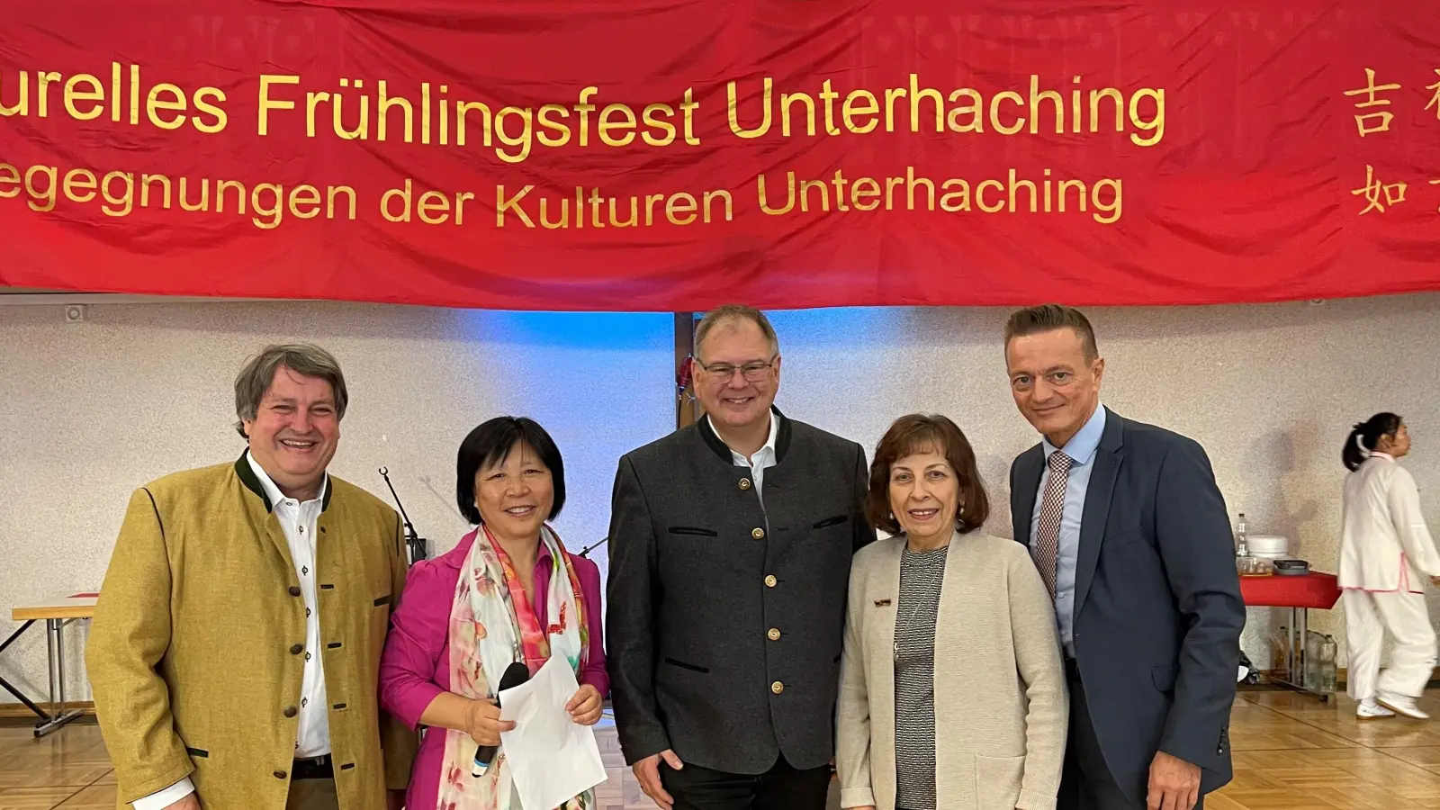 Gemeinsam für ein gelungenes Miteinander der Kulturen: 3. Brgm. Richard Raiser, Dr. Wenping Tang, Brgm. Wolfgang Panzer, Inci Ahmad und der Bay. Integrationsbeauftragte Karl Straub (v.l.). (Foto: hw)