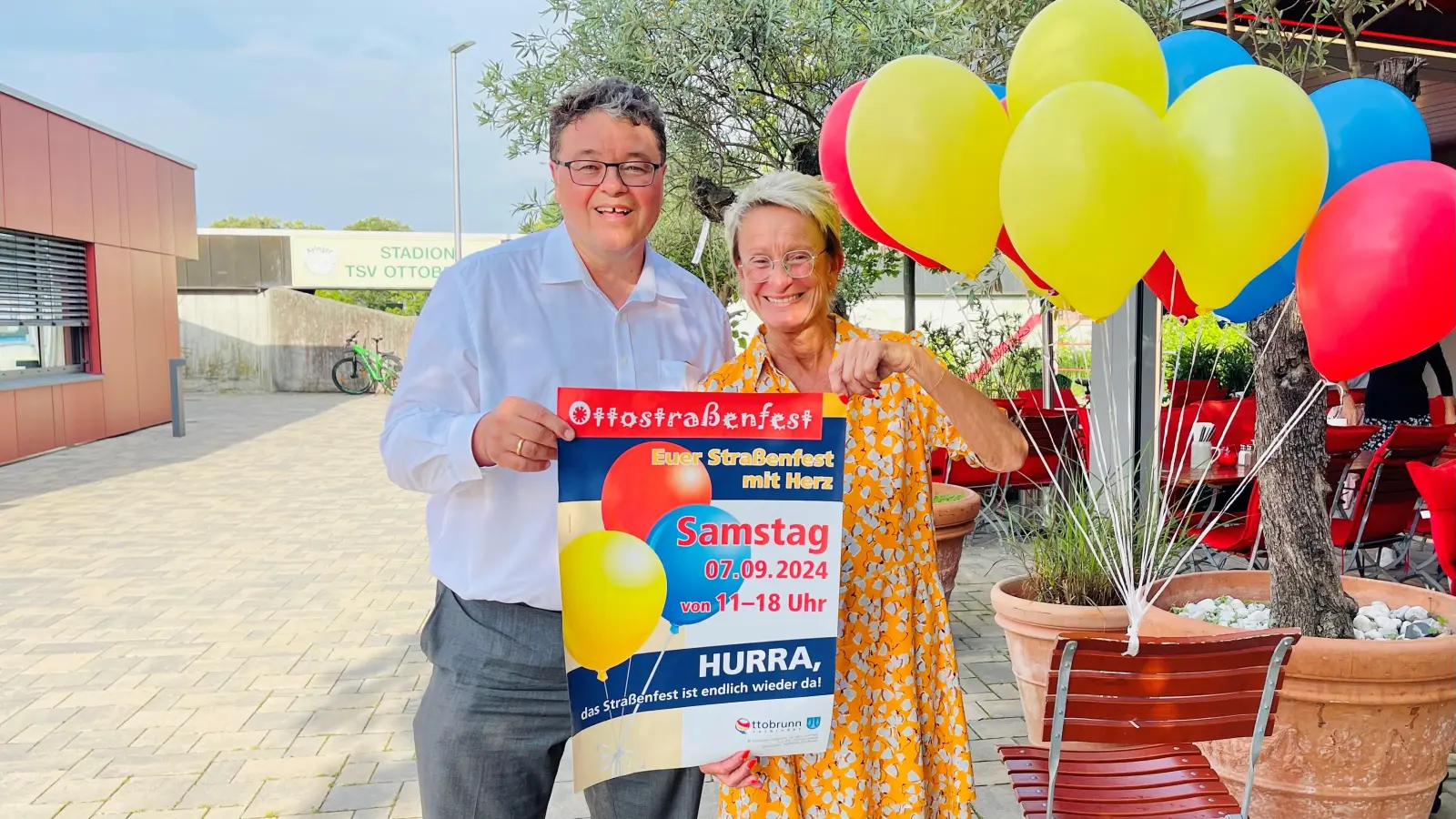 Bürgermeister Thomas Loderer und Straßenfest-Organisatorin Susanne Vordermaier freuen sich auf ein gelungenes Straßenfest am 7. September. (Foto: hw)