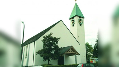 Gegen Ende des Jahres wird die kleine Gemeinde von St. Leonhard (Foto) mit der Obermenzinger Kirche Leiden Christi zusammengelegt. (Foto: US)