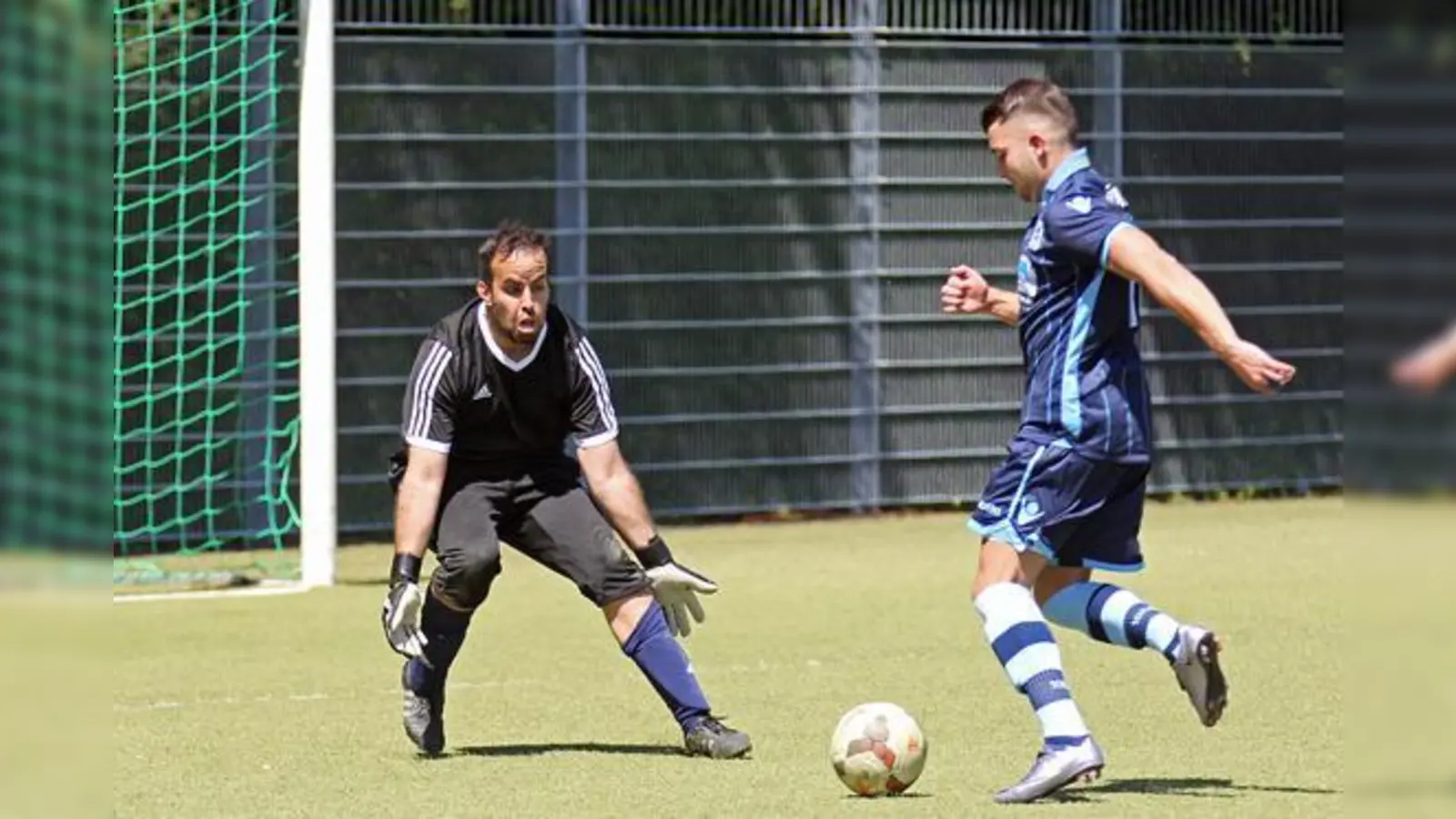 Starker Rückhalt: Ismail El Hadouchi gegen Onur Türedi.  (Foto: A. Wild)